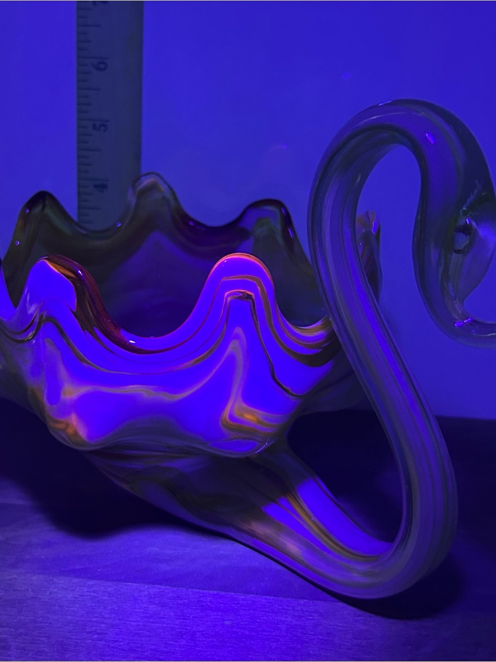 Sooner Hand Blown Glass Swan Swirl Basket Green White Amber UV Reactive/Glows